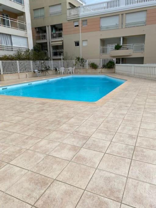 F2 Climatise A Golfe -Juan En Front De Mer Et Piscine Vallauris Exterior foto